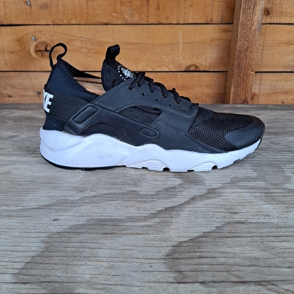 Nike Air Huarache Run Dize 8.5 Womens Nike Air Huarache Run Dize 8.5 Womens